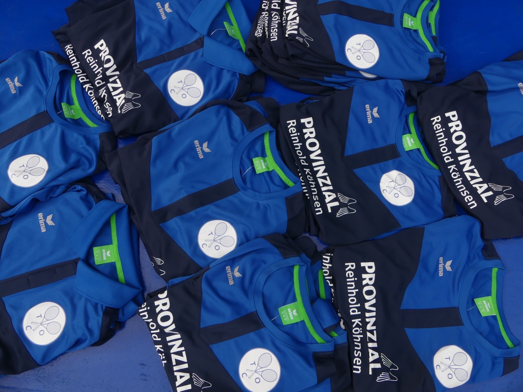 einheitlichen Vereinsshirts