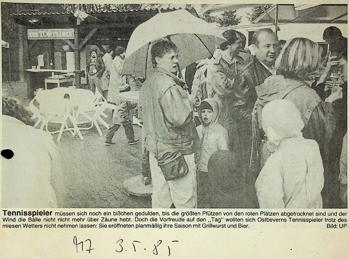 Tennisspieler müssen sich noch gedulden: Saisoneröffnung mit Grillwurst und Bier. MZ vom 03.05.